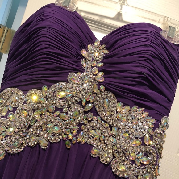 Gorgeous purple gown! - Picture 2 of 4